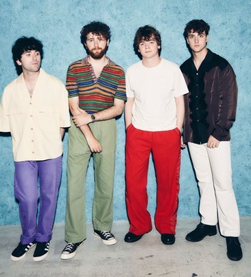 The Academic выпускают новый сингл “My Very Best” из своего будущего альбома Sitting Pretty на лейбле Capitol Records.