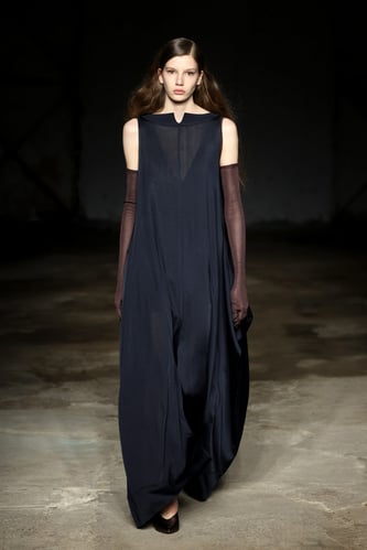 MILAN, ITALY - FEBRUARY 23: A model walks the runway at the Anteprima fashion show during the Milan Fashion Week Womenswear Fall/Winter 2023/2024 on February 23, 2023 in Milan, Italy. (Photo by Daniele Venturelli/Getty Images for Anteprima)