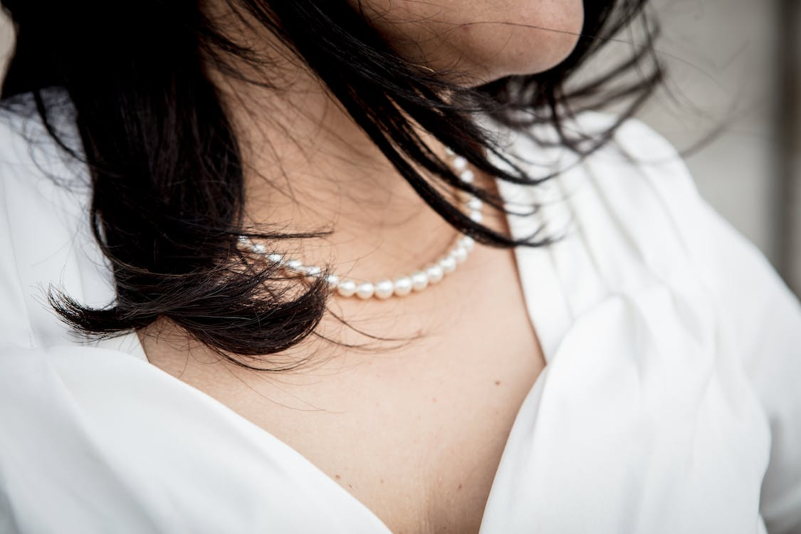 5 Ways to Recognize a Real Pearl From a Fake One