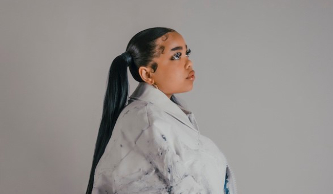 Zoe Wees condivide il nuovo singolo anthemico "Don't Give Up".