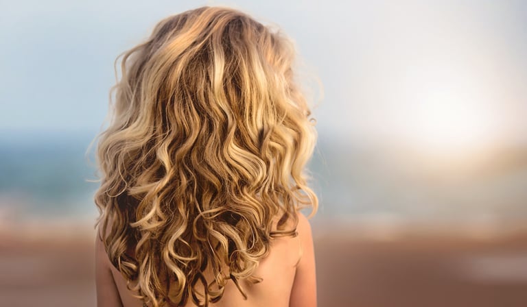 Wie Sie Ihr Haar mit einem Glätteisen locken
