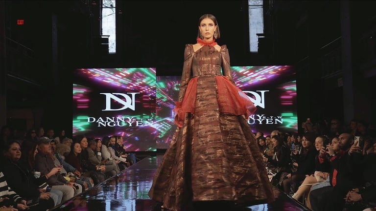 DANNY NGUYEN na Semana de Moda de Nova York 2023, com o apoio da Art Hearts Fashion