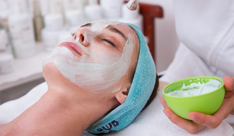Soins de la peau à la quarantaine - Ce qu'il faut savoir selon les meilleurs chirurgiens plasticiens certifiés de Miami