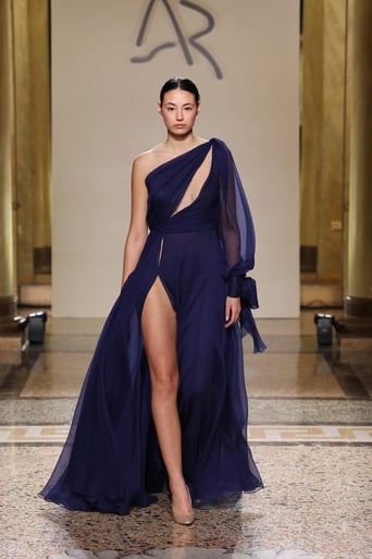 A continuación encontrará las imágenes adjuntas de la colección SS24 de Oblique Creations.