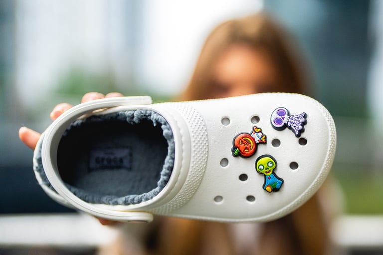 VeeFriends et Crocs lancent des Jibbitz en édition spéciale Halloween
