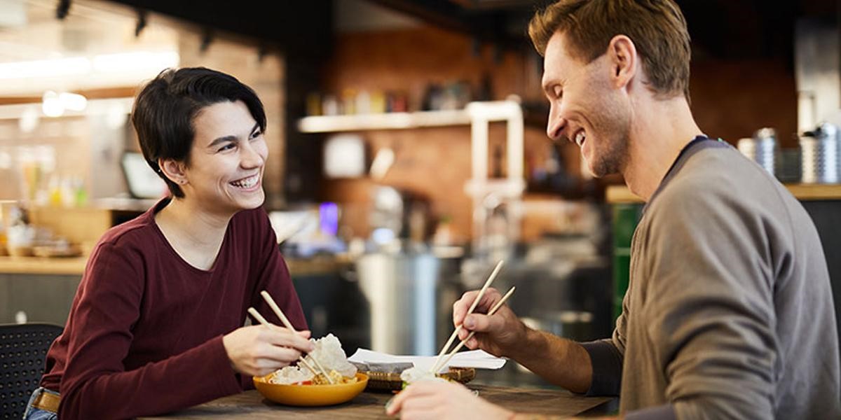 How Do You Act on A First Date With Someone You Met Online?