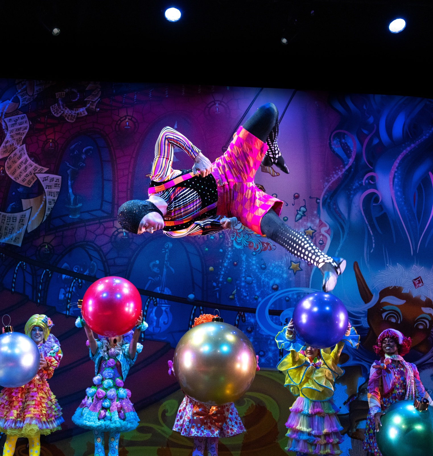 POMP, SNOW & CIRQUEumstance