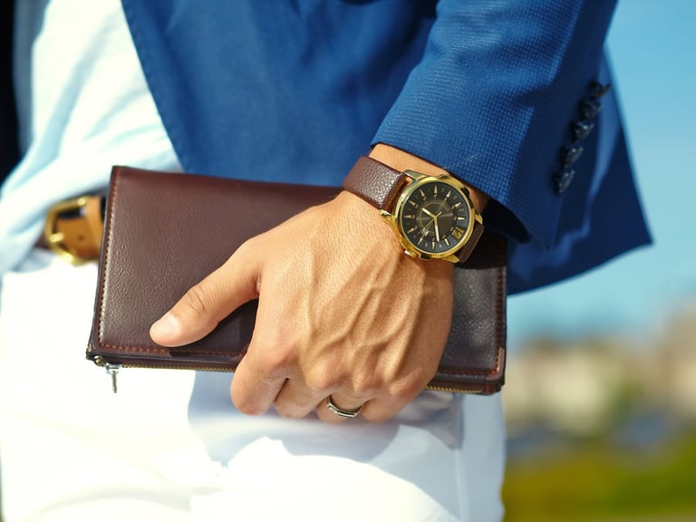 How to Choose the Best Luxury Watch for Men