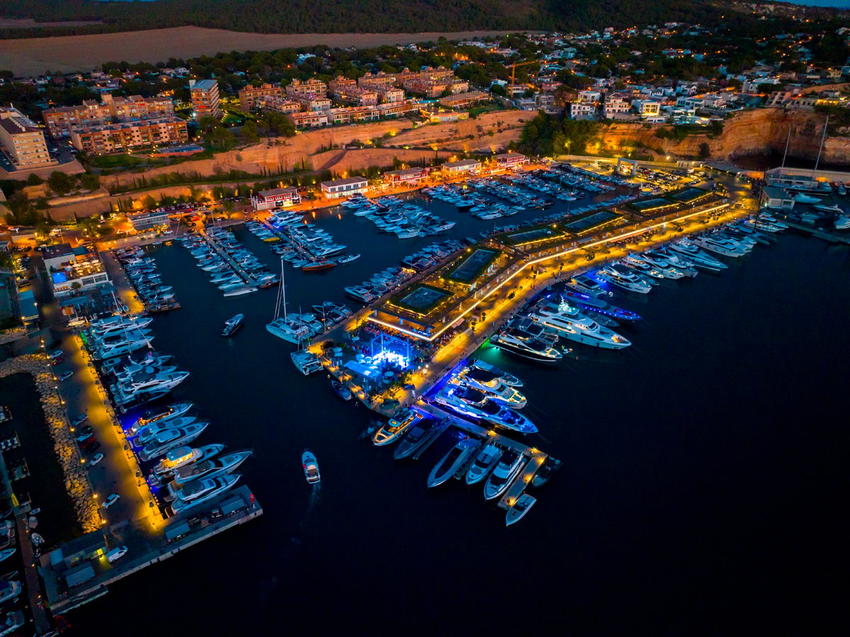Meros Yachtsharing präsentiert luxuriöses Wohnen