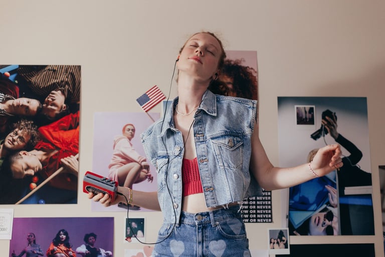Why are Gen-Z Fashionistas Obsessed with 90s Style