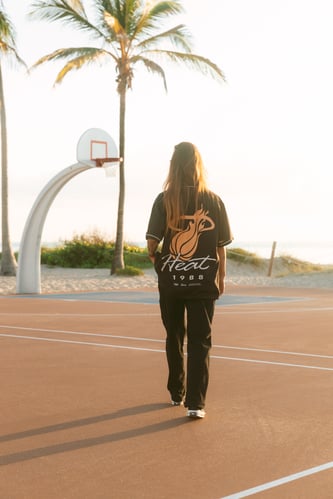 Duvin Design et Miami HEAT s'associent pour dévoiler une collection capsule inspirée des années 1980