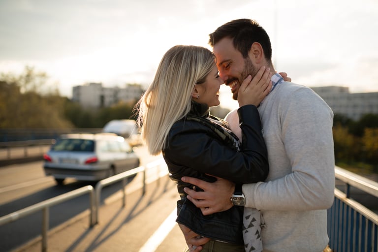 Alles, was Sie über die Partnersuche mit einer jüngeren Frau wissen sollten