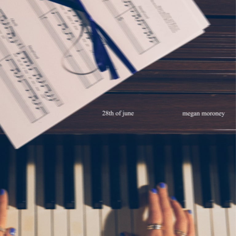 Megan Moroney llora un posible aniversario