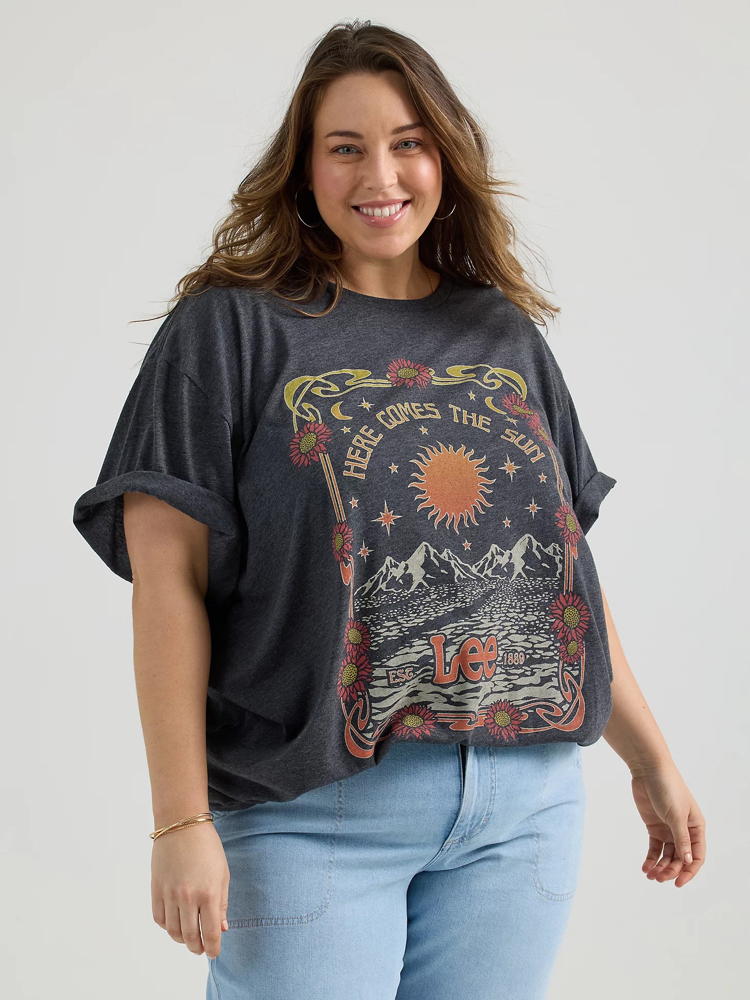 WOMEN'S HERE COMES THE SUN OVERSIZED GRAPHIC TEE (PLUS) IN JET BLACK