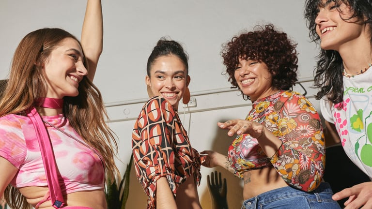 Die ikonischen Trends der Damenmode der 90er Jahre: Eine nostalgische Reise
