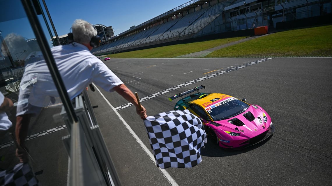 Lamborghini holt in Hockenheim den ersten International GT Open-Sieg des Jahres