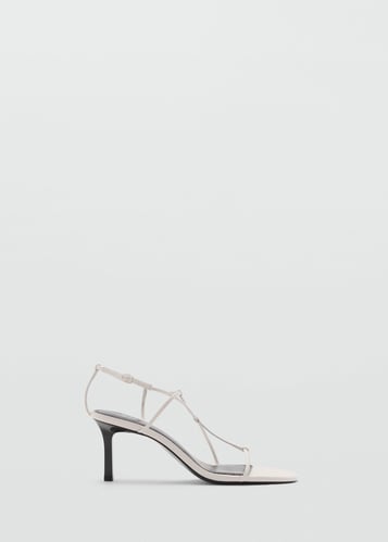 Criss-cross straps sandals