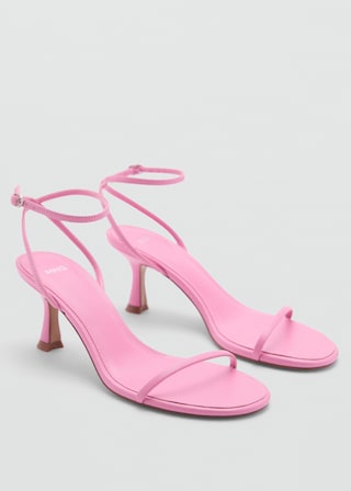 Buckle strap sandals