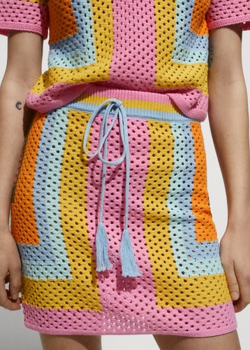 Crochet mini-skirt with bow fastening