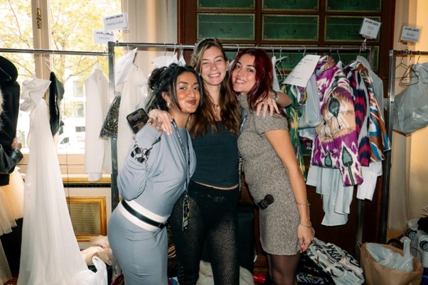 Una celebrazione dell'artigianato della moda fatto a mano