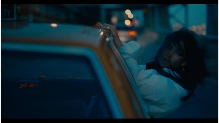 La prometedora cantautora Sienna Spiro estrena el videoclip de su nuevo sencillo, Taxi Driver.