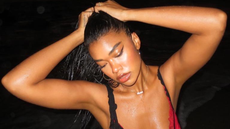 AMBER MARK SE LANCE DANS UNE SÉANCE HYDRATANTE “ SINK IN »