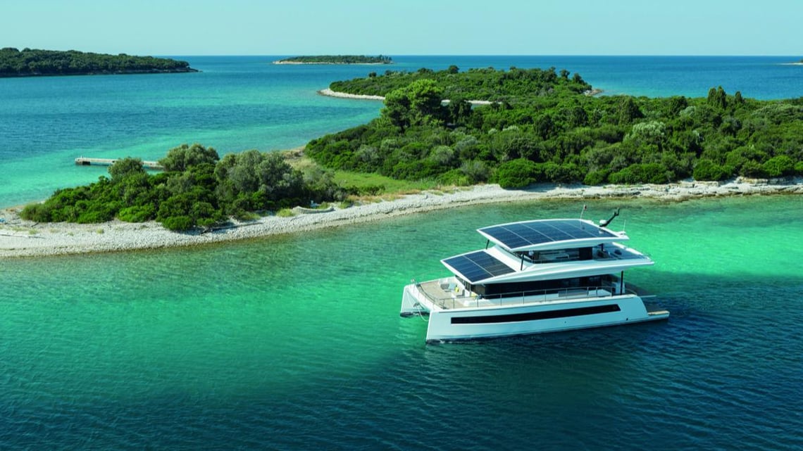 Silent Yachts: il catamarano solare elettrico SY62 Open a 3 ponti farà il suo debutto negli Stati Uniti al FLIBS 2024