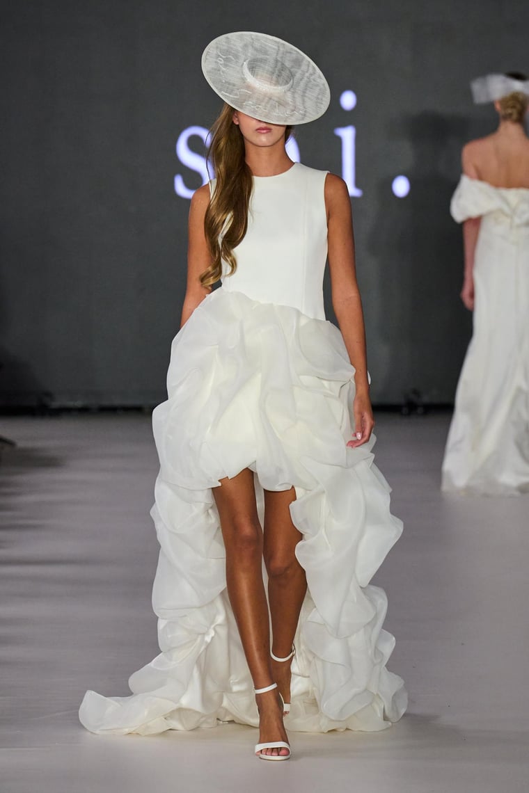 soi. Marca japonesa estreia na NYFW para a coleção Primavera/Verão 2025.