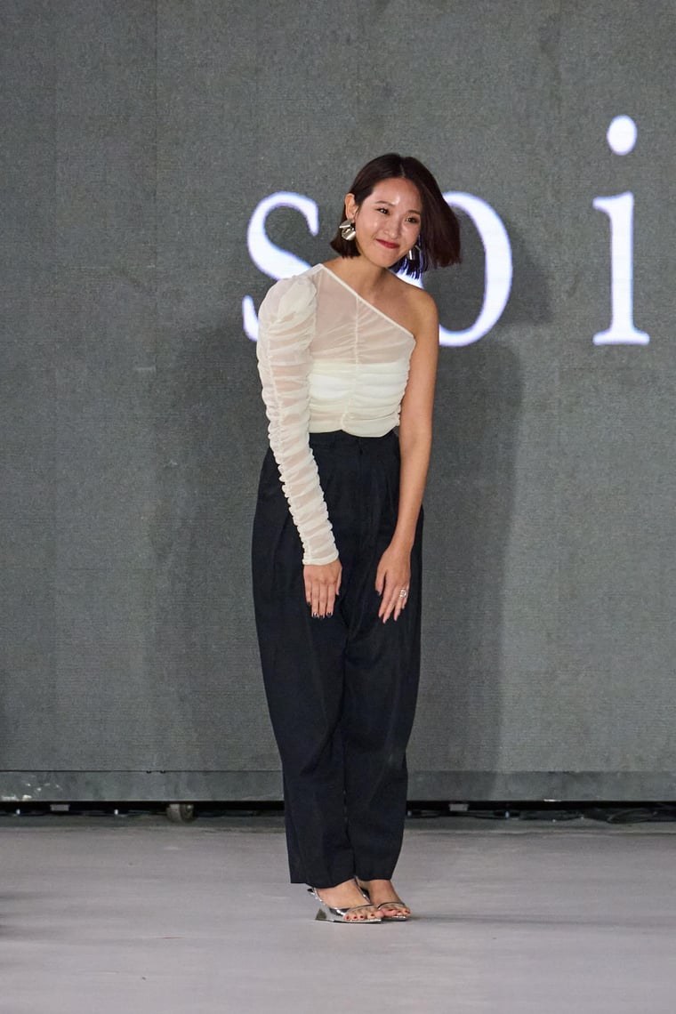 soi. Marca japonesa estreia na NYFW para a coleção Primavera/Verão 2025.