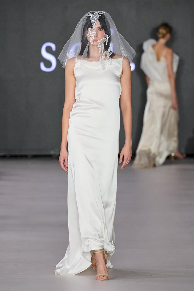 soi. Marca japonesa estreia na NYFW para a coleção Primavera/Verão 2025.