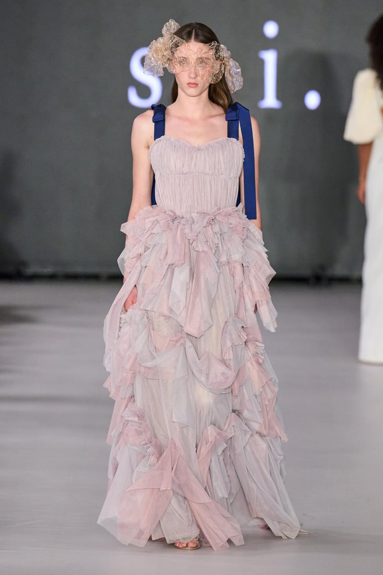 soi. Marca japonesa estreia na NYFW para a coleção Primavera/Verão 2025.