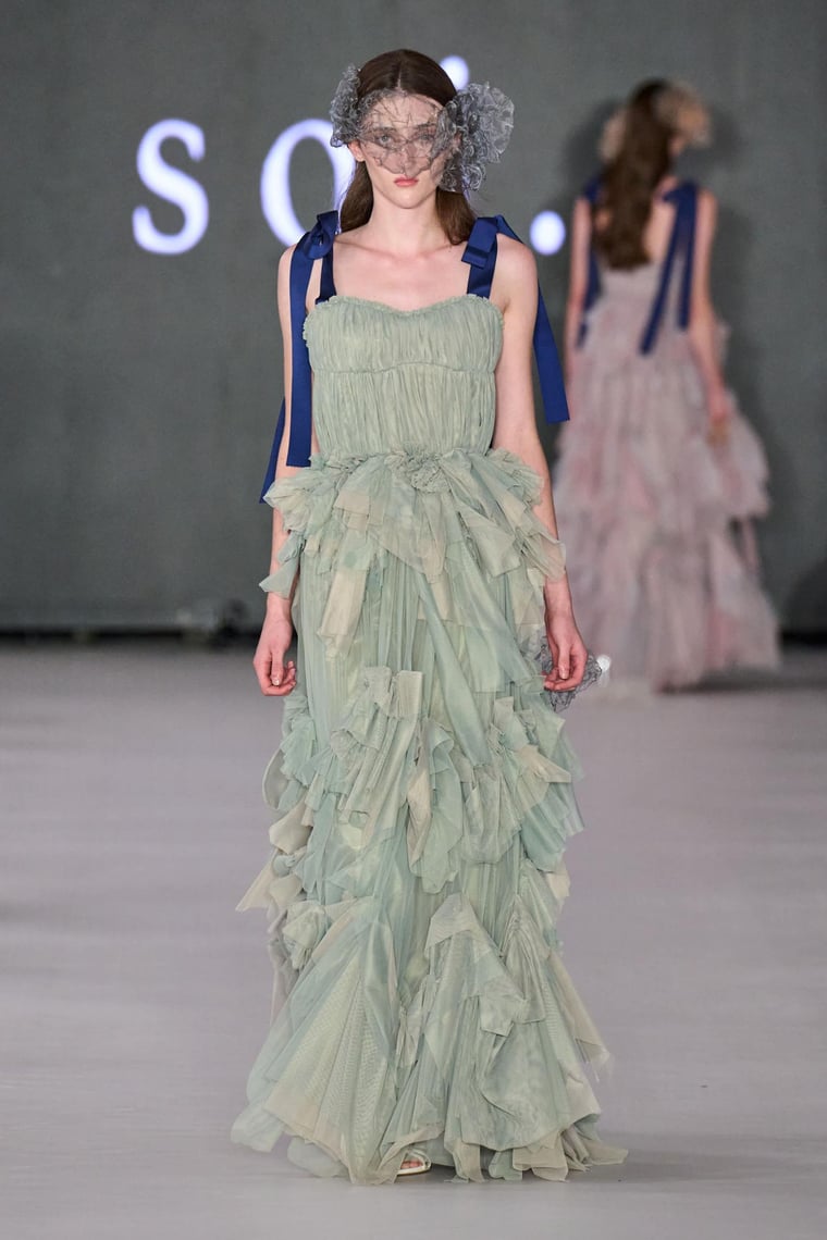soi. Marca japonesa estreia na NYFW para a coleção Primavera/Verão 2025.