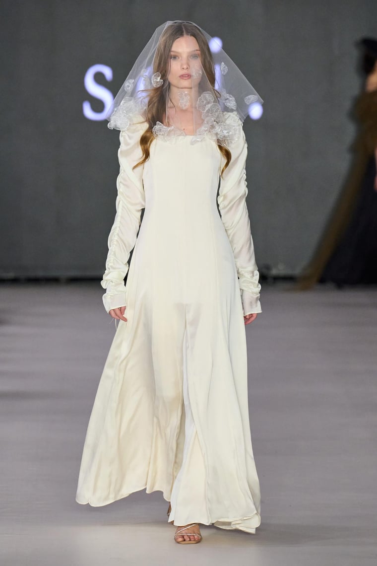soi. Marca japonesa estreia na NYFW para a coleção Primavera/Verão 2025.