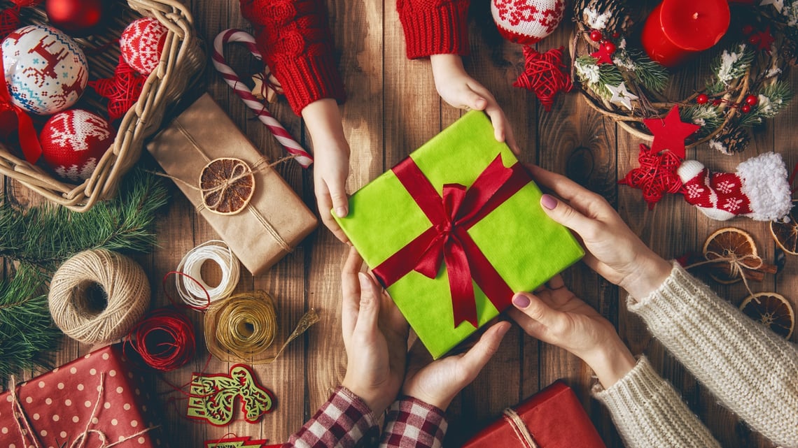 Christmas Gifts Ideas for Parents: Heartwarming Ideas to Show Your Love