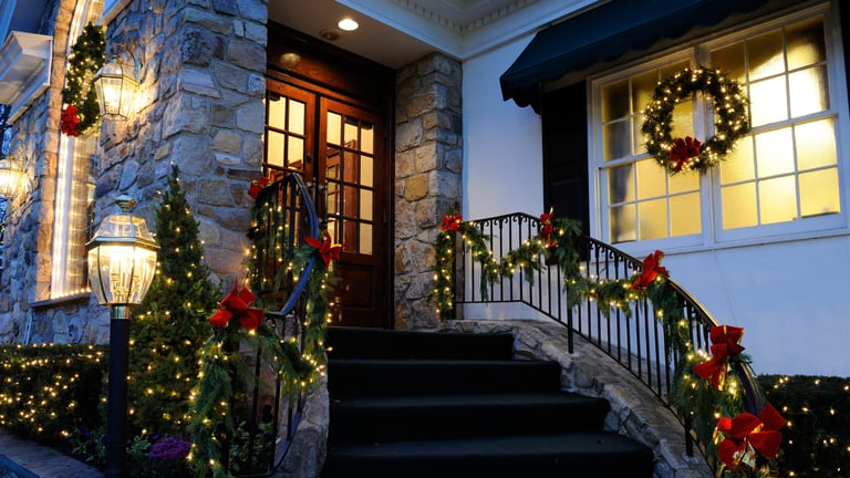 Best Outdoor Christmas Decoration Ideas to Make Your Home Sparkle