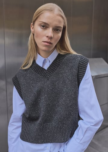 V-neck knitted gilet