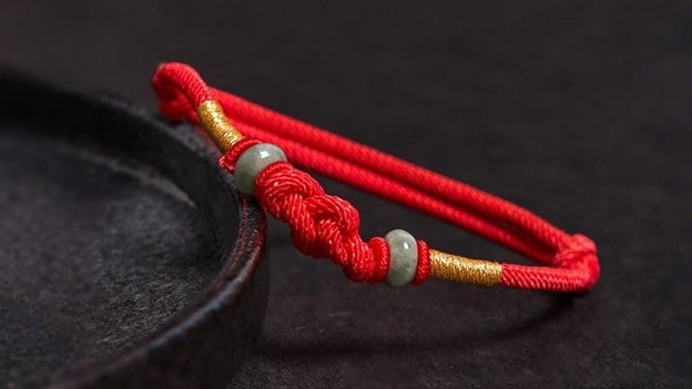 Red String Bracelet Meets Jade Necklace (1)