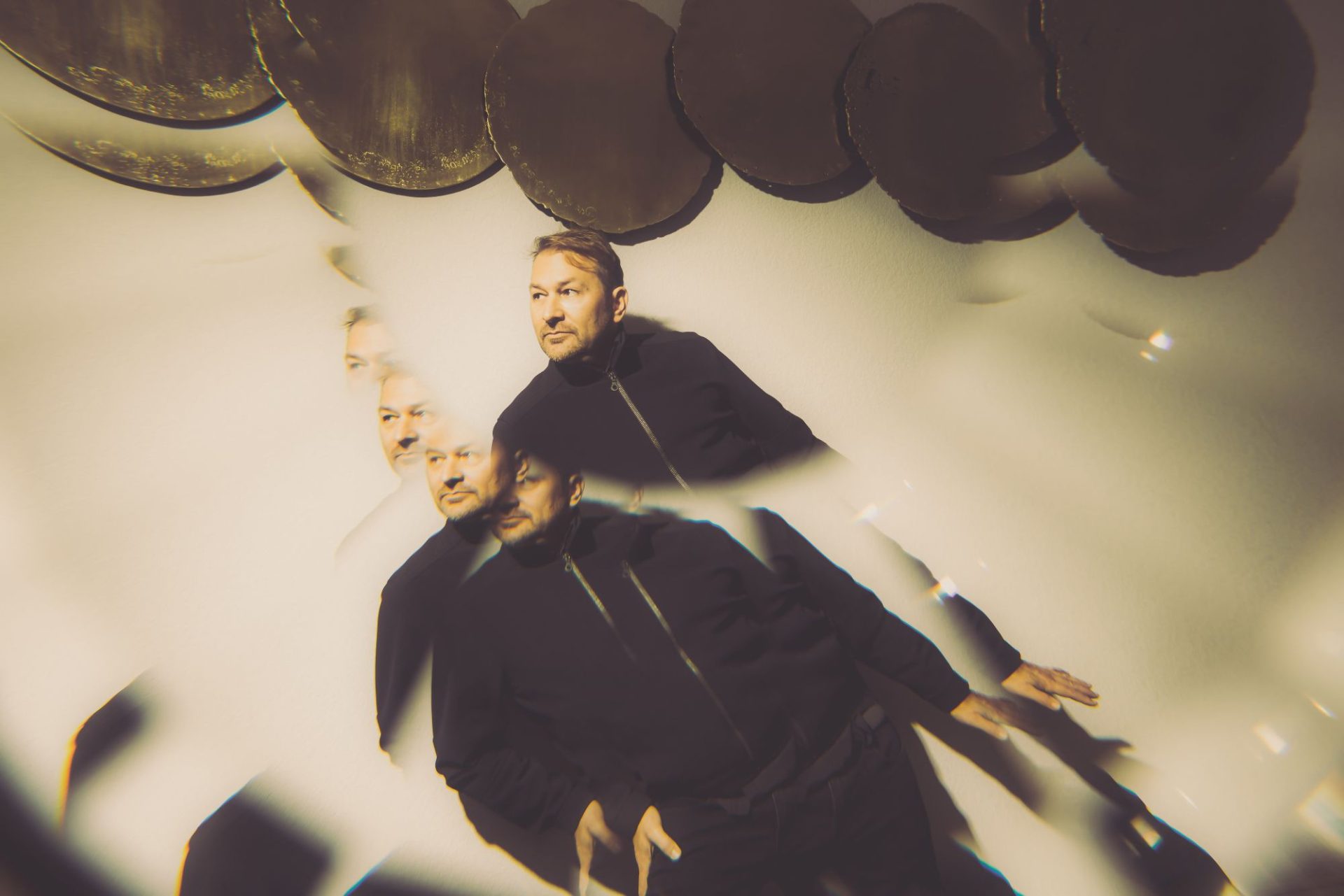 Artista de Deep House Spherical faz amostra de votos de casamento em novo single