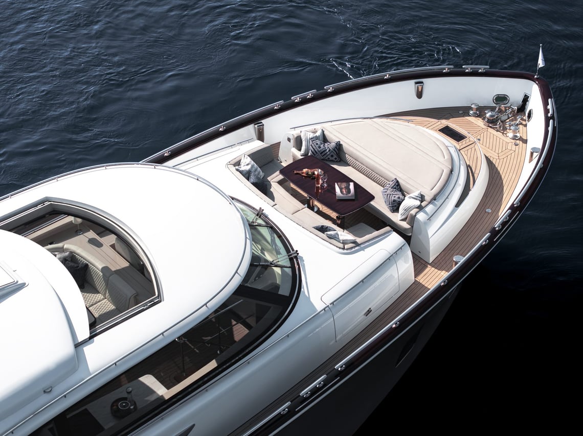 Zeelander 8’s Bespoke Exterior