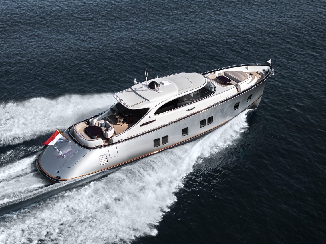 Zeelander 8’s Bespoke Exterior