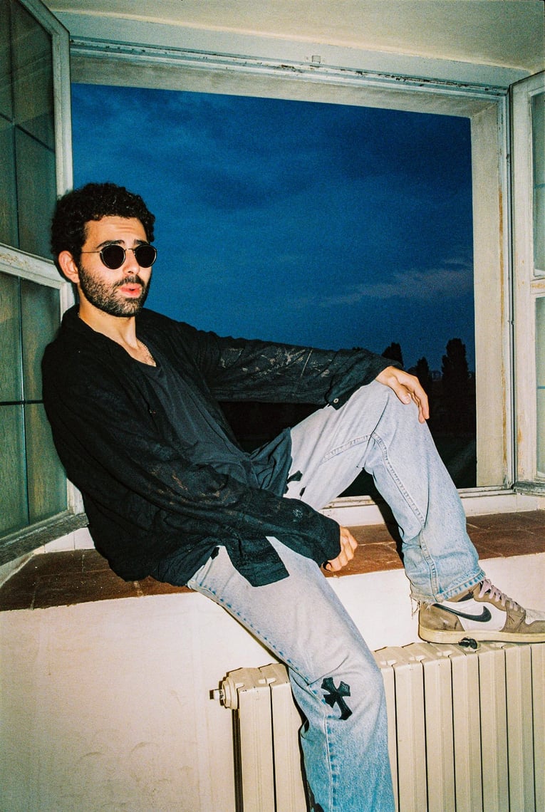 Aryeh steps out with fresh fusion of global sounds on new track 'BOM DIA