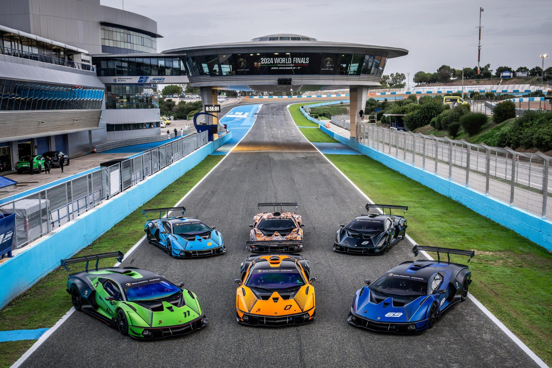 Lamborghini anuncia Essenza SCV12 2025 (6)