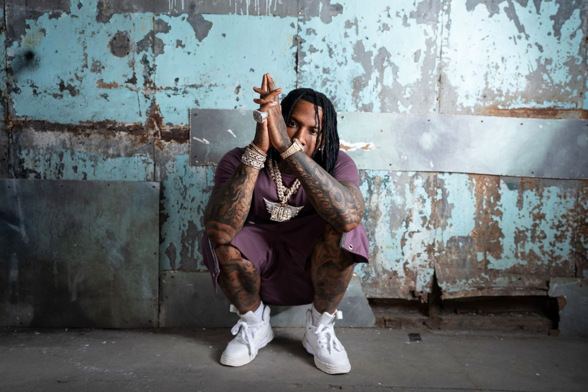 Moneybagg Yo regresa con su nuevo e introspectivo single "Close The Door"