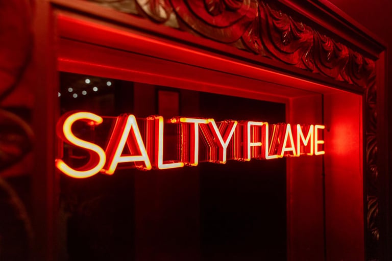 Salty Flame incendeia Brickell com um aniversário ardente de um ano