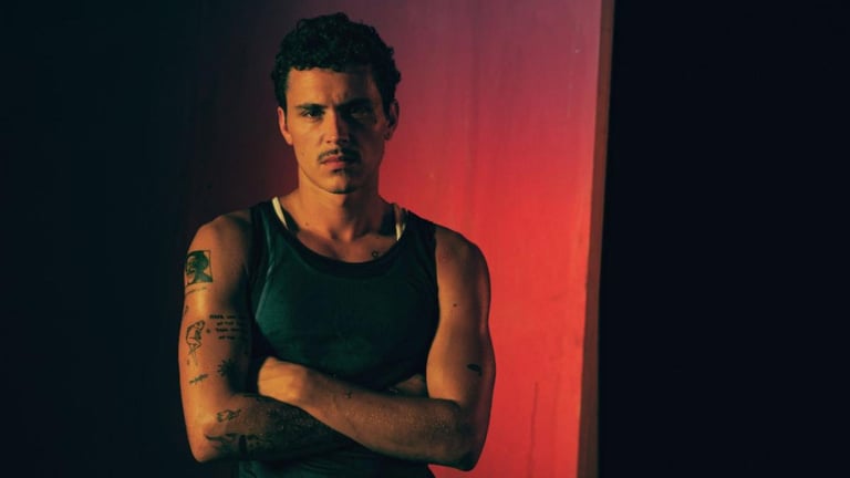 Arón Drops New Single, “Pirata Espacial”
