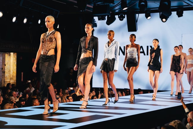 Runway7_RenHaixi_CollectionShot