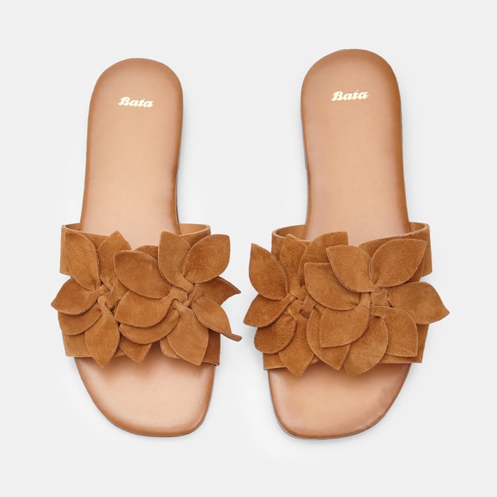 Bata_ciabattine con fiori in suede cognac