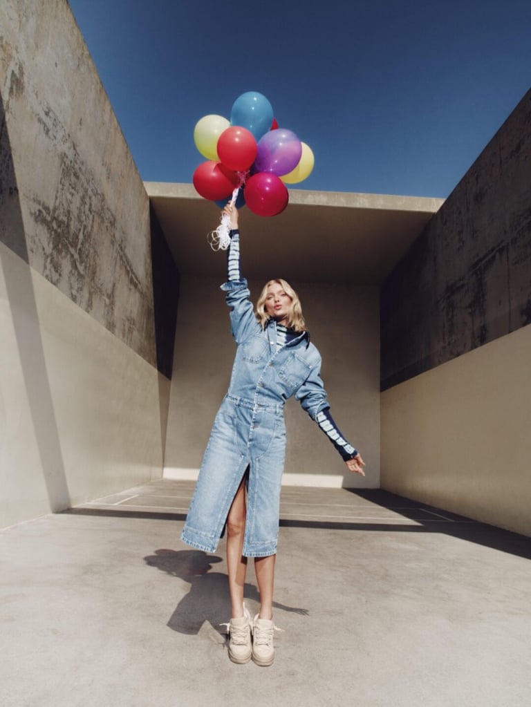 Elsa Hosk è la protagonista della campagna UGG Autunno/Inverno 2025 "Iconic Design