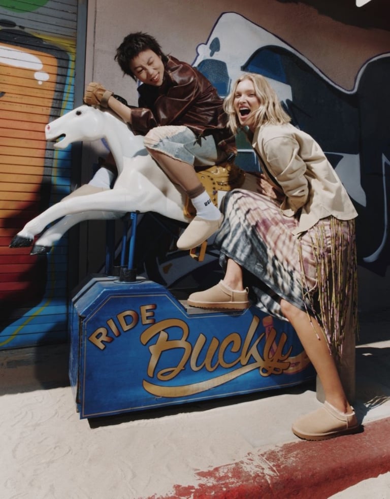 Elsa Hosk è la protagonista della campagna UGG Autunno/Inverno 2025 "Iconic Design