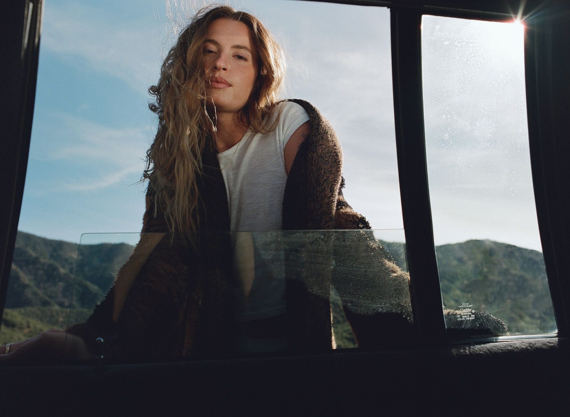 FLETCHER、ニューアルバム『Would You Still Love Me If You Really Knew Me』を発表